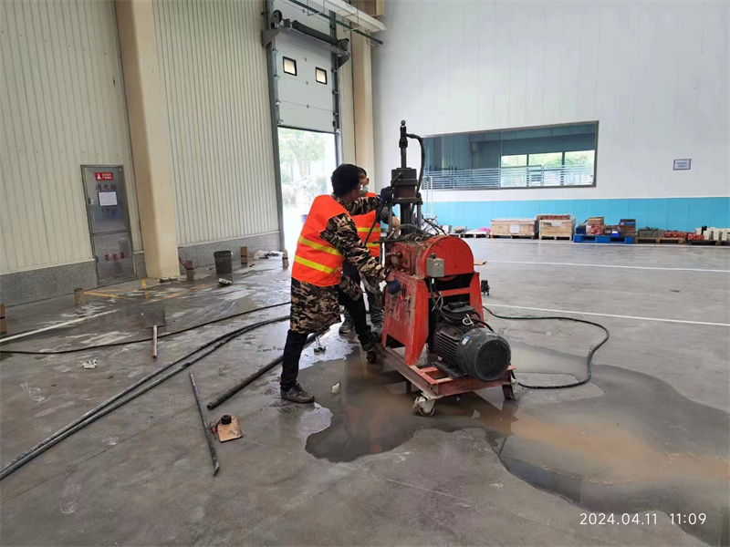 八宿厂房地面下沉塌陷注浆加固施工